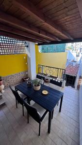 a blue table and chairs on a patio at Zen Terrace Townhouse in Faro