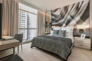 Ascott Orchard Singapore客房内的一张或多张床位