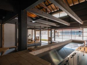 an empty room with a pool in a building at 汐見屋 in Tanabe