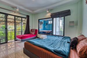 a bedroom with a bed and a chair at Na Na Doo Homestay in Chiang Rai