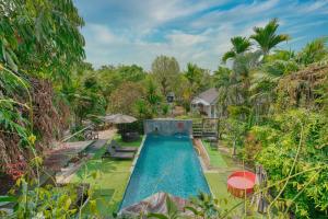 an aerial view of a pool at a villa at Na Na Doo Homestay in Chiang Rai
