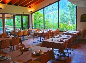 Restoranas ar kita vieta pavalgyti apgyvendinimo įstaigoje Village Vacances Passion Les 4 Saisons Resort & Spa