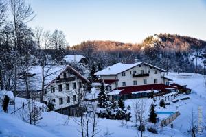 Naoussa Mountain Resort im Winter