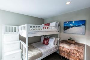a bedroom with two bunk beds in a room at Whistler Blackcomb Vacation Rentals in Whistler +158 photos