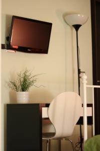 A television and/or entertainment centre at Nemi rooms