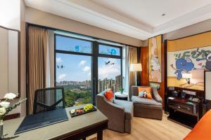 a room with a large window with a view of the city at Howard Johnson Jinyi Hotel Chongqing in Chongqing