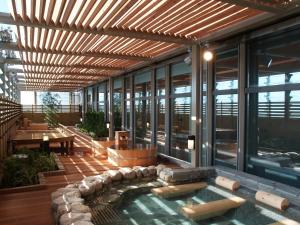 Posezení v ubytování APA Hotel & Resort Tokyo Bay Makuhari