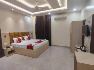 a bedroom with a bed and a television in it at Hotel SS Palace in Gaya