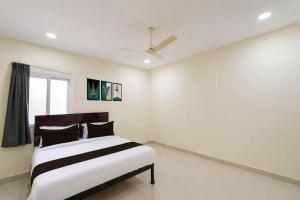 a bedroom with a bed and a ceiling fan at HOTEL O NAYARA in Hyderabad