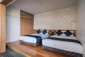 two beds in a hotel room with two beds sidx sidx sidx at Villa Azure Mira in Miyakojima +103 photos