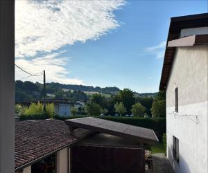 a view of a roof of a building at B&B Il Viale in Ponte dellʼOlio