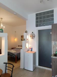 a room with a room with a bed and a door at Gorgona in Loutra