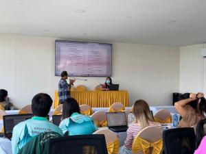 a group of people in a room with a presentation at BAN SUAN KRATOM CAFE AND RESORT in Nakhon Pathom