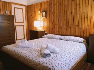 a bedroom with a bed with two towels on it at Appartamento La Primula in Madesimo