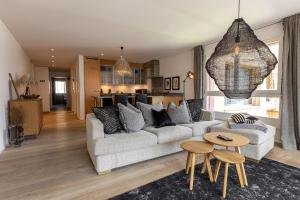 a living room with a couch and a table at Amselfluh in Arosa