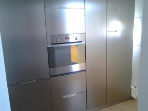 a kitchen with a stainless steel oven and cabinets at Station balnéaire Pradet entre Toulon et Hyères proche plages in Le Pradet