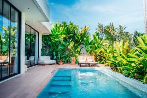 a swimming pool in a villa with a garden at Candidasa Hills in Candidasa