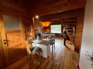 a kitchen and living room in a log cabin at Gemütliches Blockhaus in Harsefeld