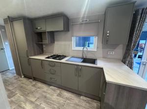 a kitchen with a sink and a counter top at B&B ZomersBuiten in Oude Pekela