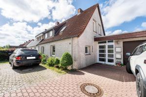 a car parked in front of a house at Park – House in Oldenburg in Holstein