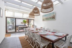 a dining room with a long table and chairs at Villa NOVA in Capbreton