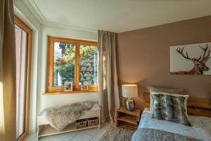 a bedroom with a bed and a window at Haus Belvédère in Arosa