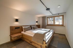 a bedroom with a wooden bed in a room at Appartementhaus Moritz in Reith bei Seefeld