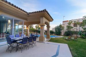 Bazén v ubytování Villa Las Chapas Playa nebo v jeho okolí