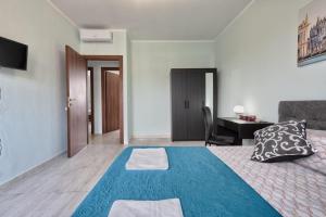 a bedroom with a large bed and a desk at Ca Teresa 14 in Marghera