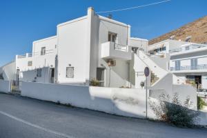 a white apartment building with a white wall at Merichas 7 Irida in Mérikhas