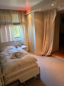 a bedroom with a bed and a window at Marina 38-2 in Cuxhaven