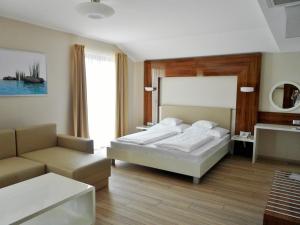 Postel nebo postele na pokoji v ubytování Gokart Hotel
