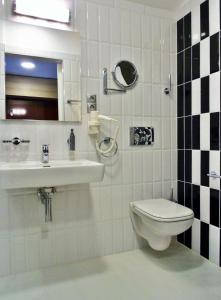 Kúpeľňa v ubytovaní Gokart Hotel