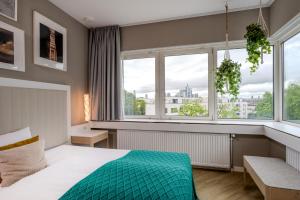 a bedroom with a bed and two windows at The Blasky in Frankfurt +77 photos
