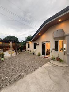 a house with a gravel driveway in front of it at BMF Homestay Jacuzzi Villa 2 in Sagcahan