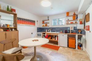 a kitchen with a white table and a white counter at Beau studio dans mas provençal in Avignon