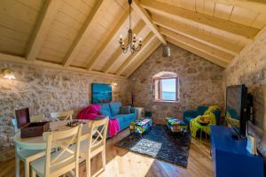 a living room with a couch and a table at Villa Dalmata in Brsečine