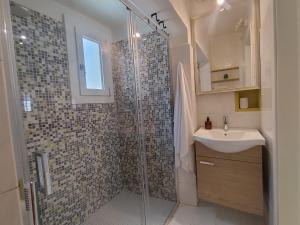 a bathroom with a glass shower and a sink at La Chicca nel Barocco - Modica Centro - Indipendente in Modica +8 photos