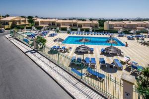 Bazén v ubytování Luz casas- 44 Fairview village Boavista nebo v jeho okolí