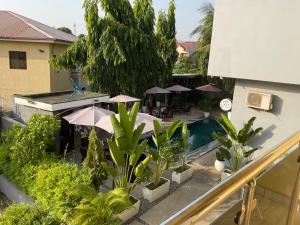 an overhead view of a patio with umbrellas and a pool at Roseann Gold Boutique Hotel in Kusafe