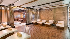 Ein Sitzbereich in der Unterkunft B Business Hotel & Spa