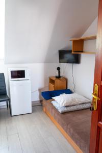 a small room with a bed and a microwave at Helena in Karwia