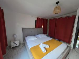 a bedroom with a bed with two towels on it at La Petite Case Tomi in Saint-Louis +24 photos