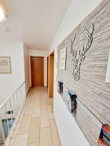 a hallway with a wall with a deer head on it at Hotel Kanta in Kappel-Grafenhausen