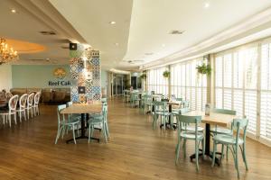Restaurant o un lloc per menjar a First Group Breakers Resort - Official