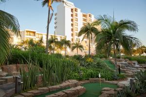 Jardí fora de First Group Breakers Resort - Official