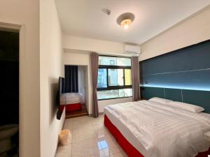 a bedroom with a large bed and a window at 111 Gukeng Homestay in Gukeng