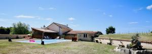 a house with a swimming pool in a yard at Seul au Monde in Guizengeard +5 photos