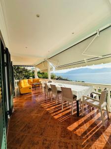 a dining room with a table and chairs and the ocean at Vila Rexhepaj in Vlorë
