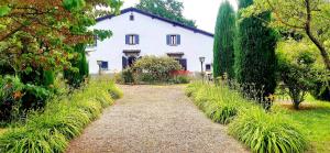 a path in front of a white house at Casa Stella Country House in Savigno